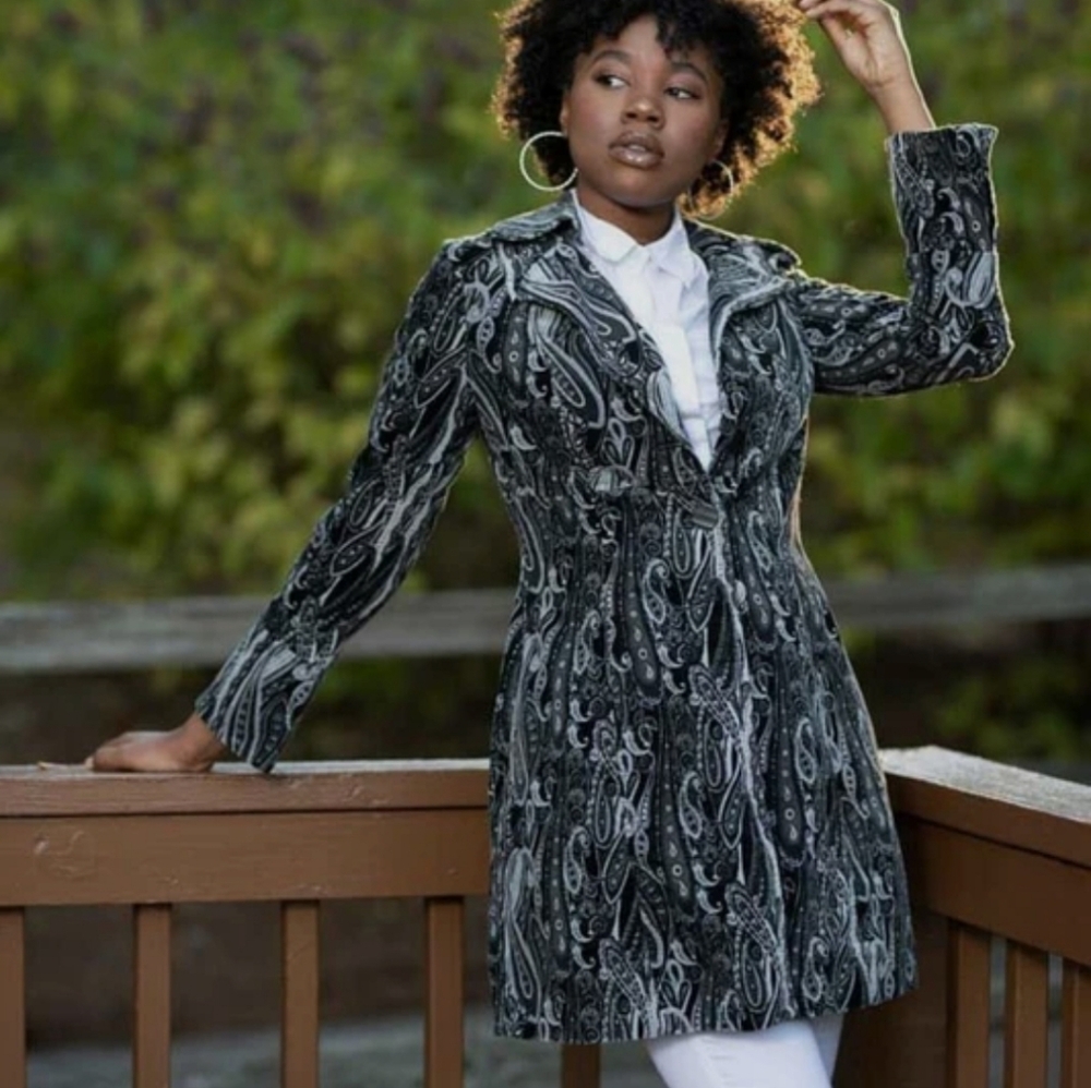 Bisou Bisou Monochrome Paisley Trench Coat